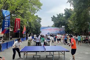 ?亚运会羽毛球男单决赛：李诗沣金牌 石宇奇银牌